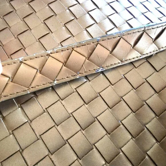 Authentic Bottega Veneta Flat Shoulder Bag - Golden Metallic Intrecciato Leather - Picture 11 of 16